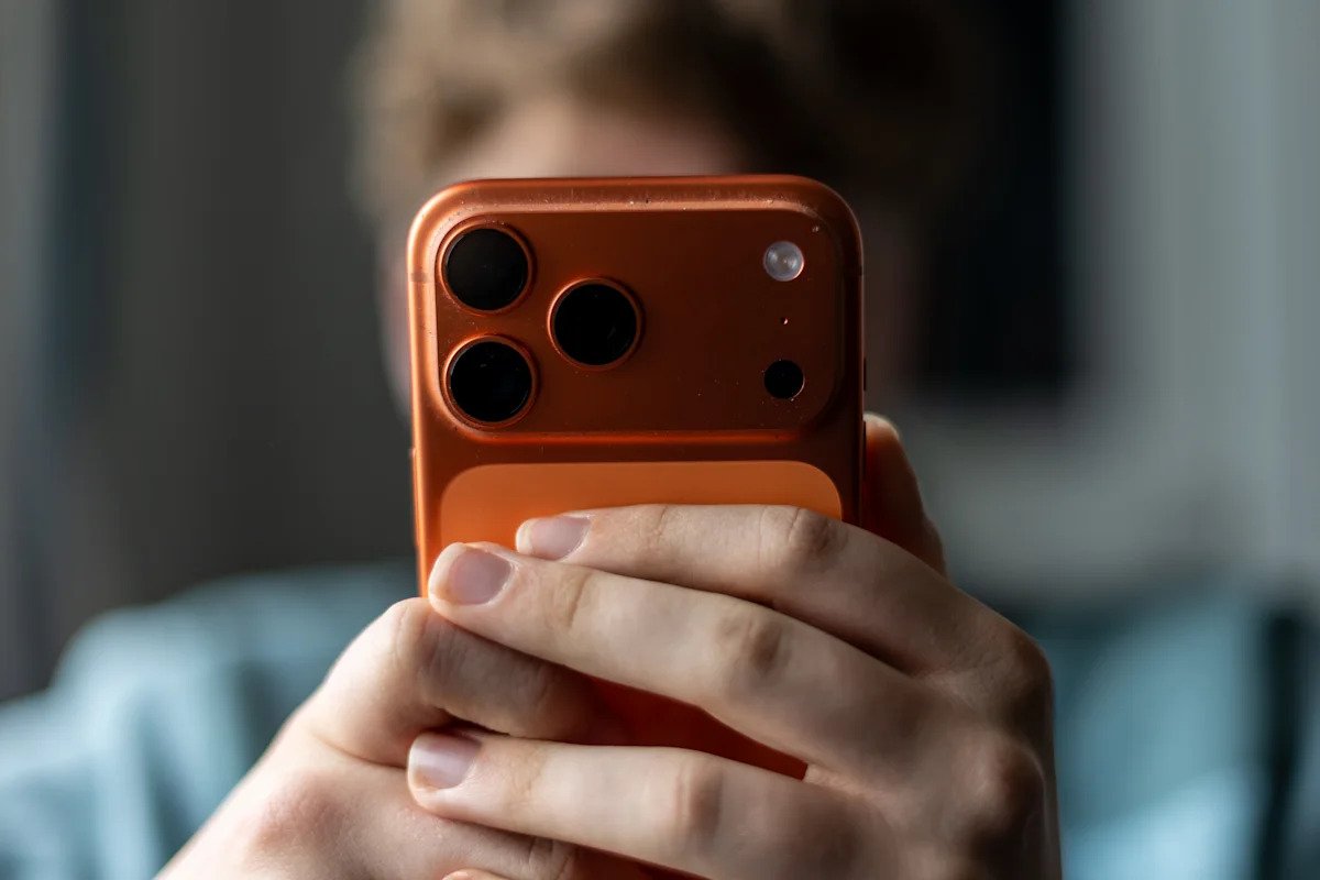 Smartphone screen showing digital read receipts
