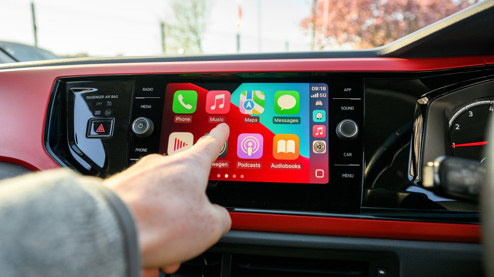 Apple Rolls Carplay news coverage